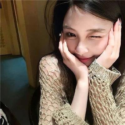 穿蓝衣的男孩